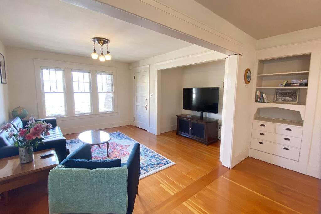 אסטוריה Historic Downtown Riverview Flat, No 3 מראה חיצוני תמונה